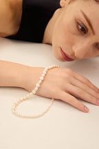 Asymmetric Elizabeth pearl necklace with two pearl sizes — Winding Moonlight