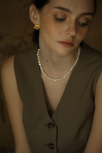 Asymmetric Elizabeth pearl necklace with two pearl sizes — Winding Moonlight