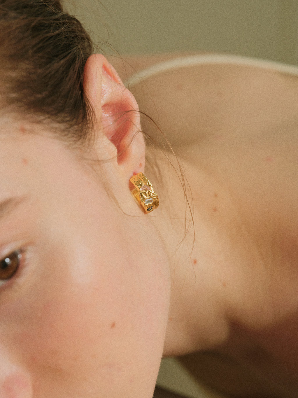 Vintage-texture heart sticker stud earrings — Winding Moonlight