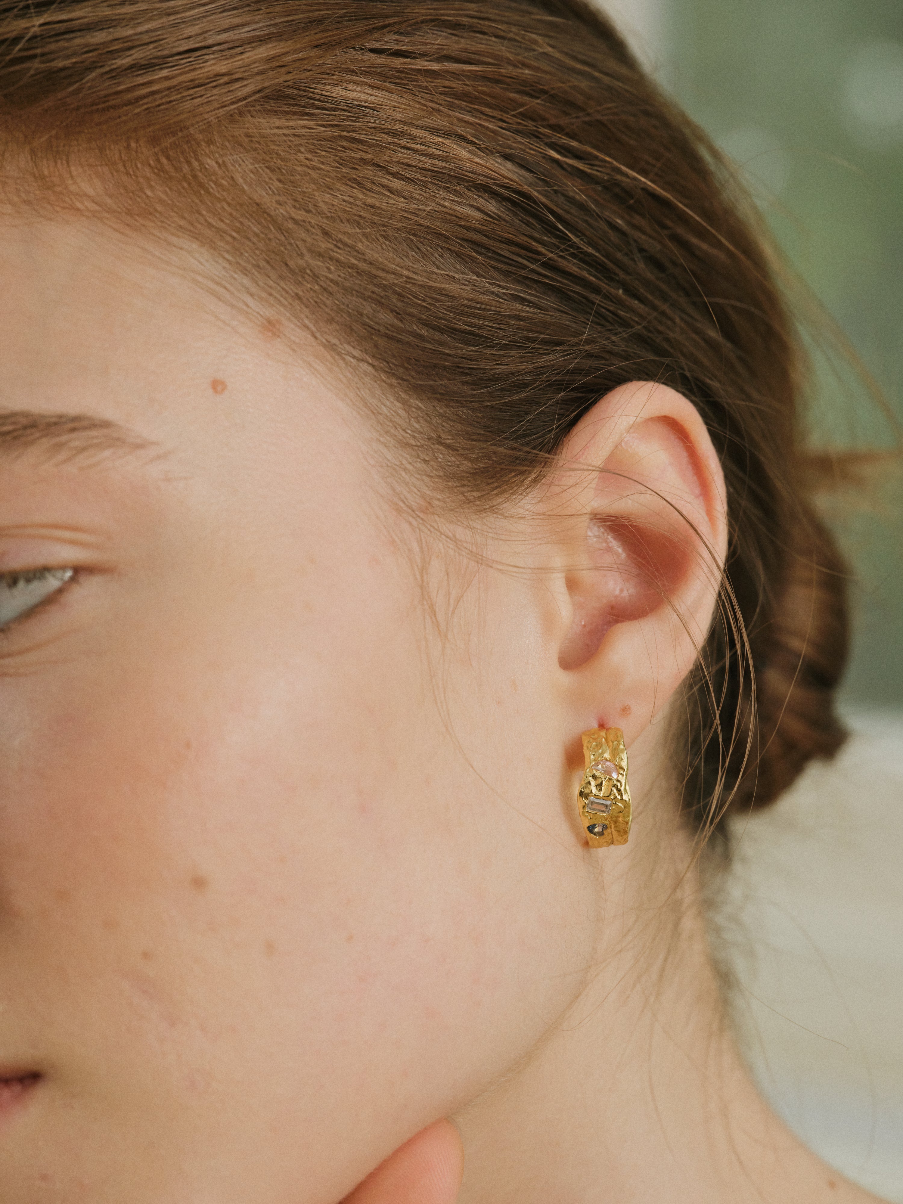Vintage-texture heart sticker stud earrings — Winding Moonlight