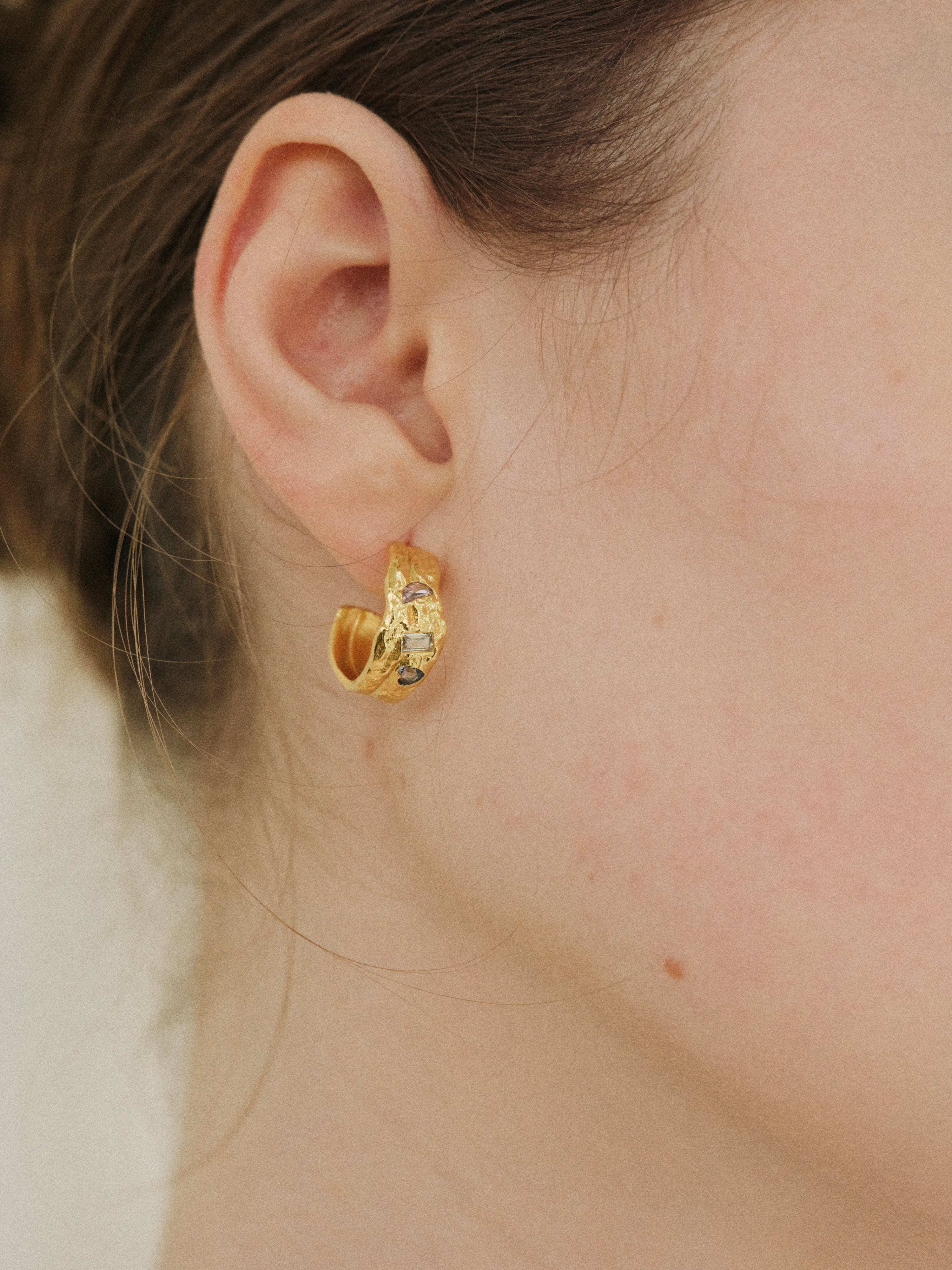 Vintage-texture heart sticker stud earrings — Winding Moonlight